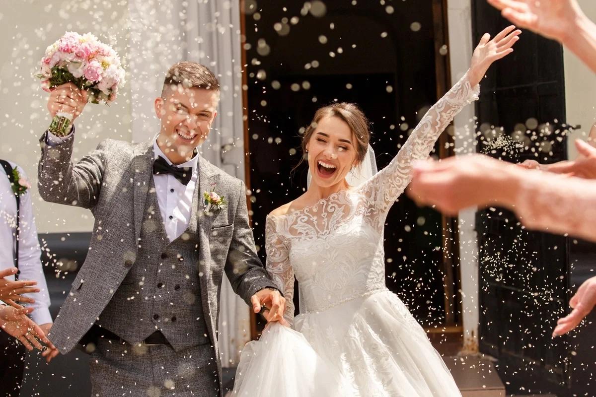 8 ways to stick to your wedding budget