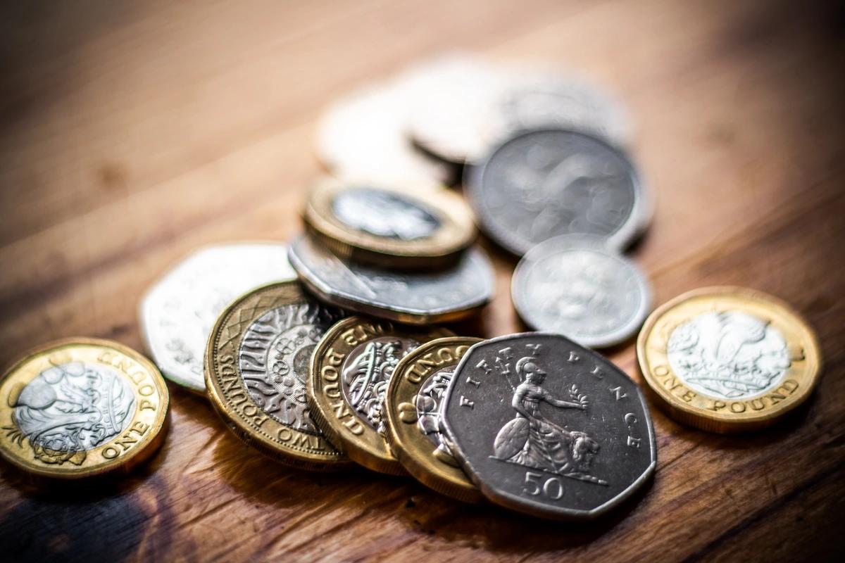How to manage your money as a refugee