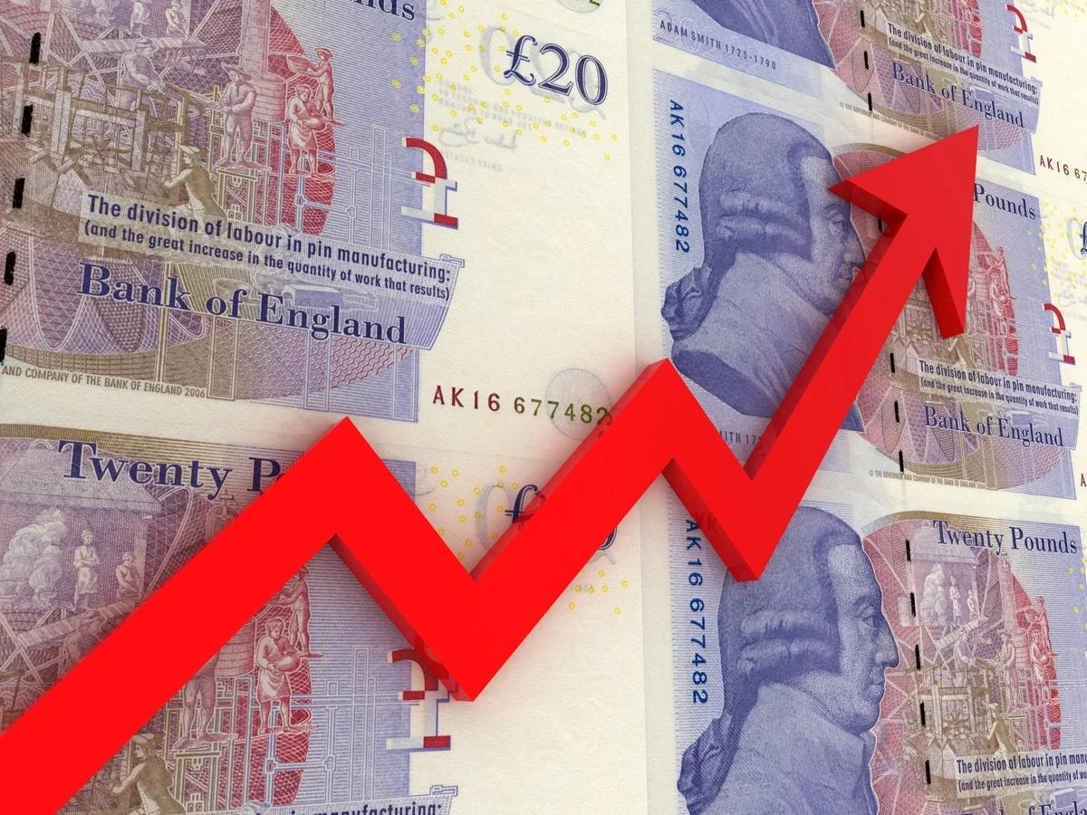 A red arrow on top of piles of £20 notes representing rising prices